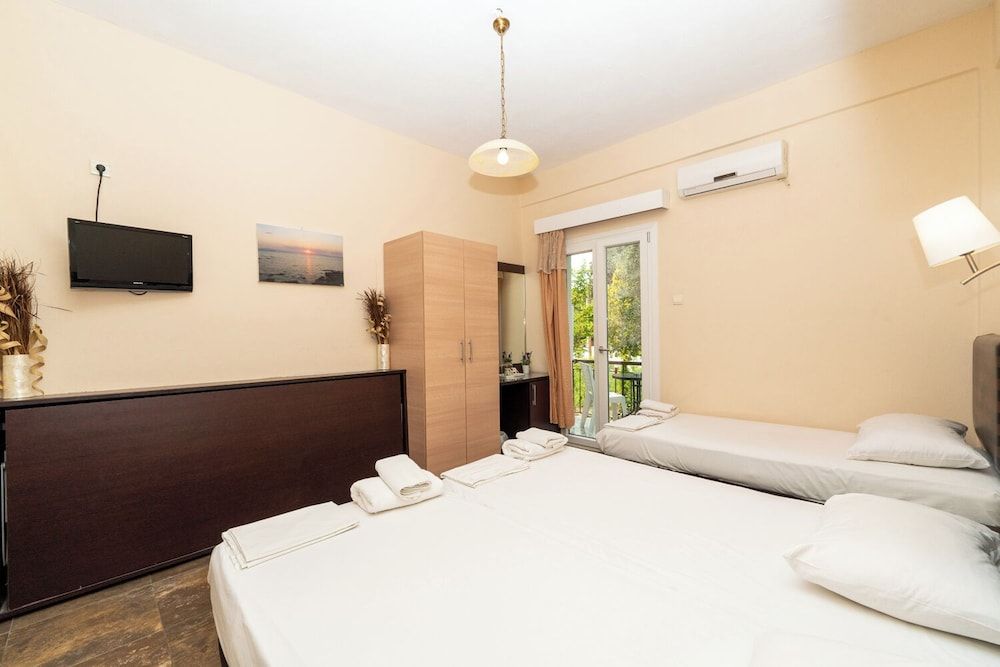 Ulrika Hotel Quadruple Room 8