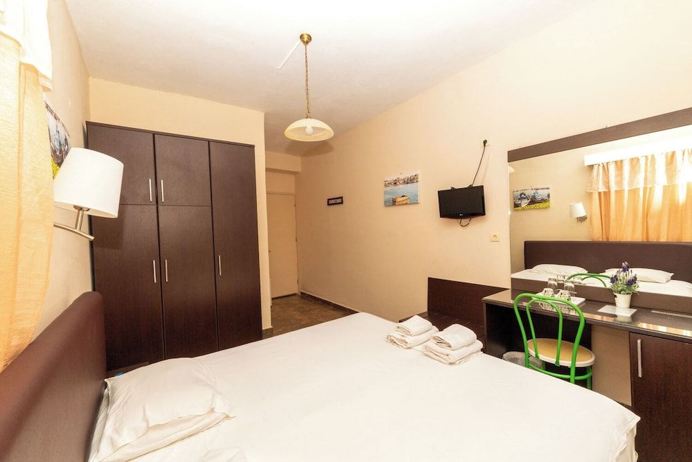 Ulrika Hotel Triple Room, Garden View 6