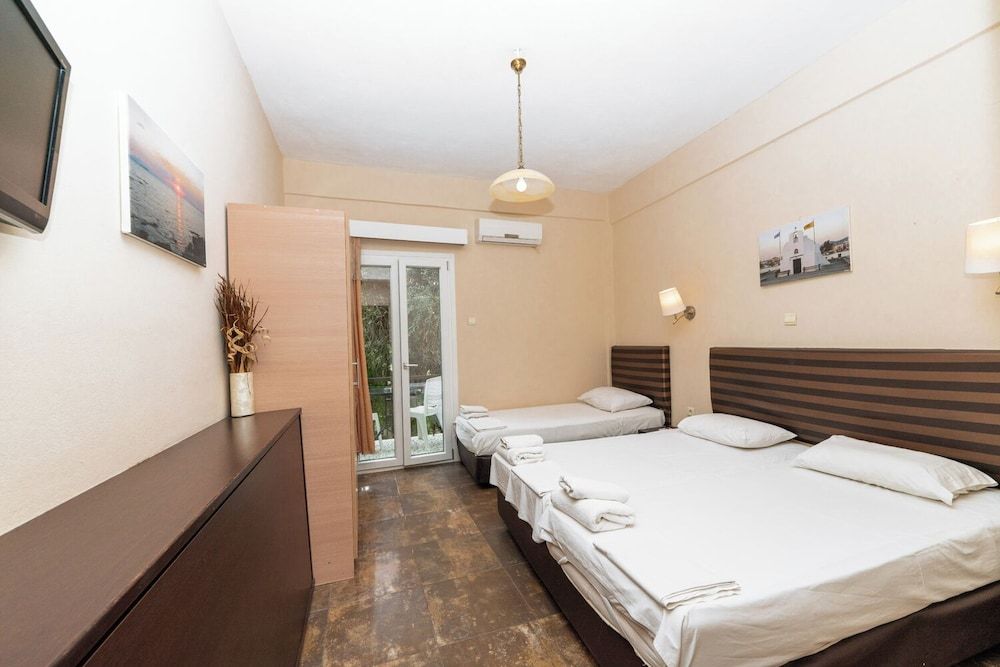 Ulrika Hotel Quadruple Room 7