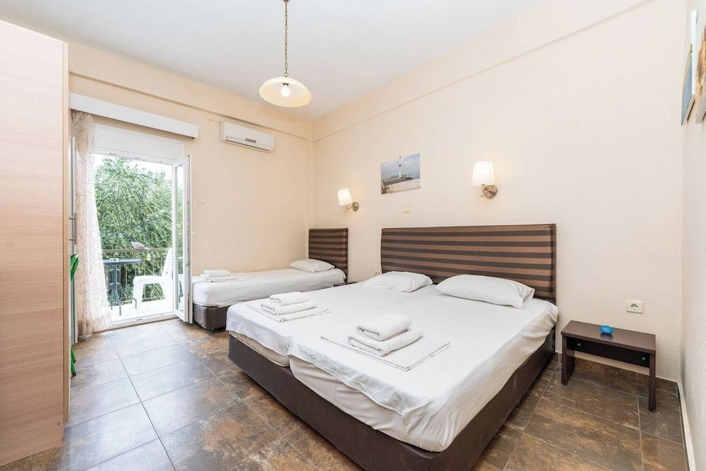 Ulrika Hotel Quadruple Room 9