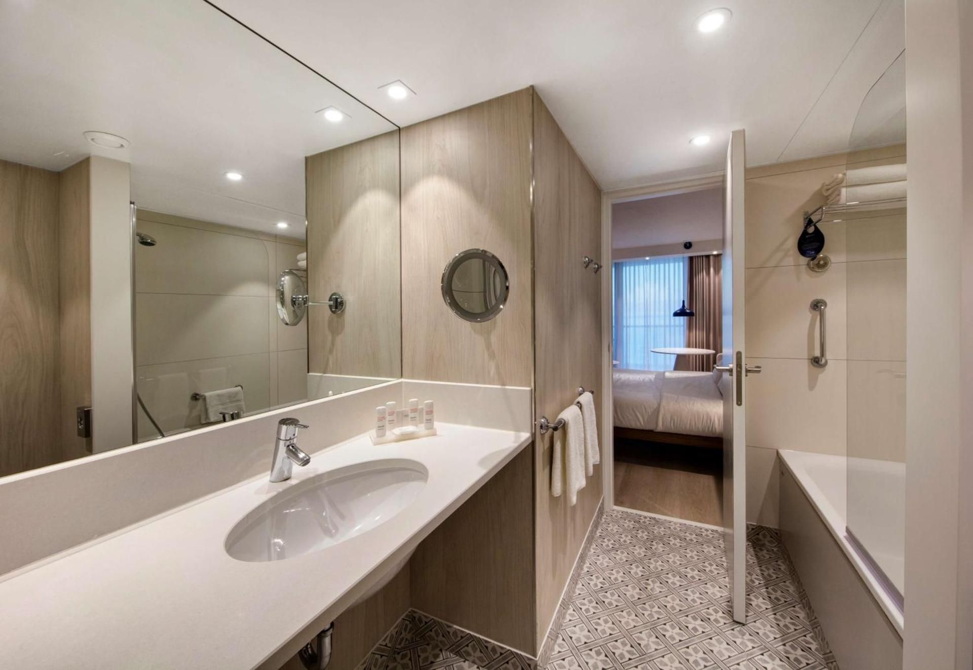 Friends & Family Stay: Multiple Rooms