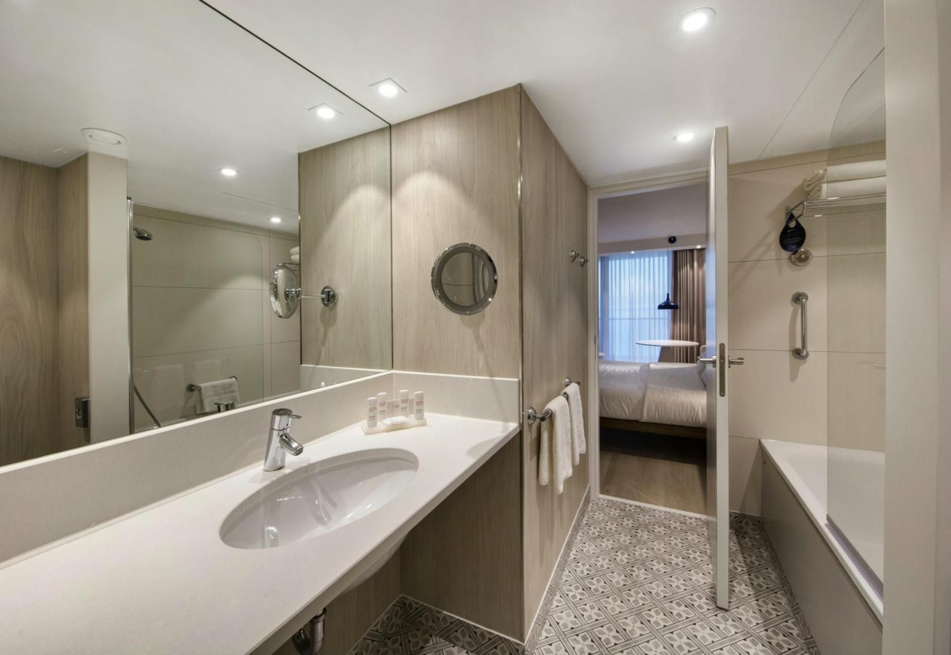 undefined Radisson Blu Hotel, Nice 10