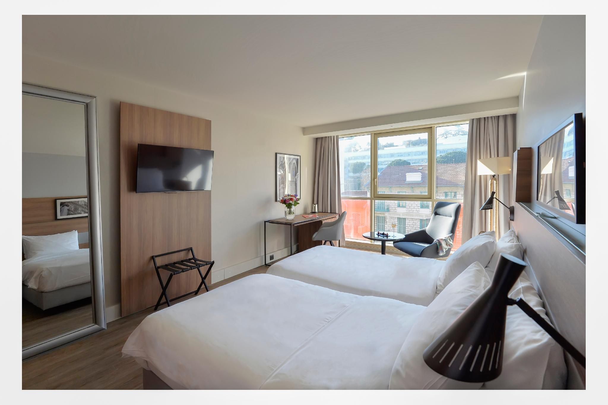 Friends & Family Stay: Multiple Rooms