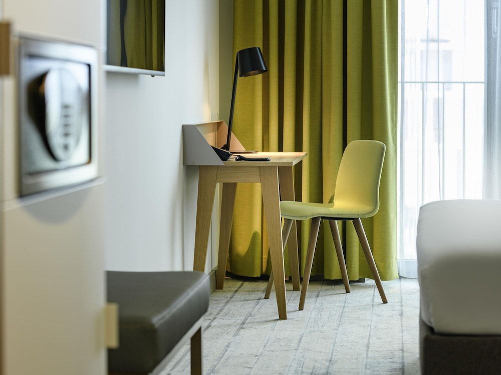 Novotel Muenchen Messe Standard Room, 1 Queen Bed 6