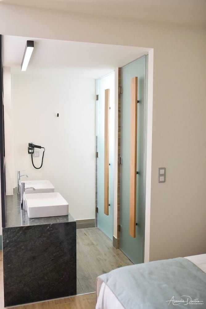 Thalassa Apart Hotel Executive Suite 7