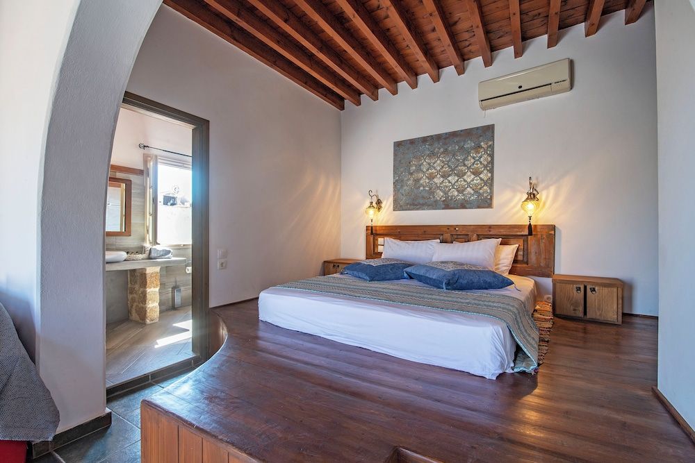 Romantic Studio Suite