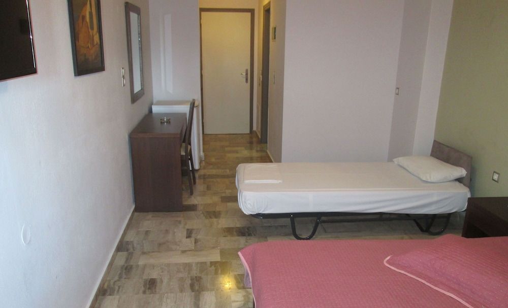 Vanisko Hotel Triple Room 5