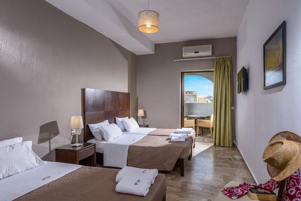 Vanisko Hotel Quadruple Room 2