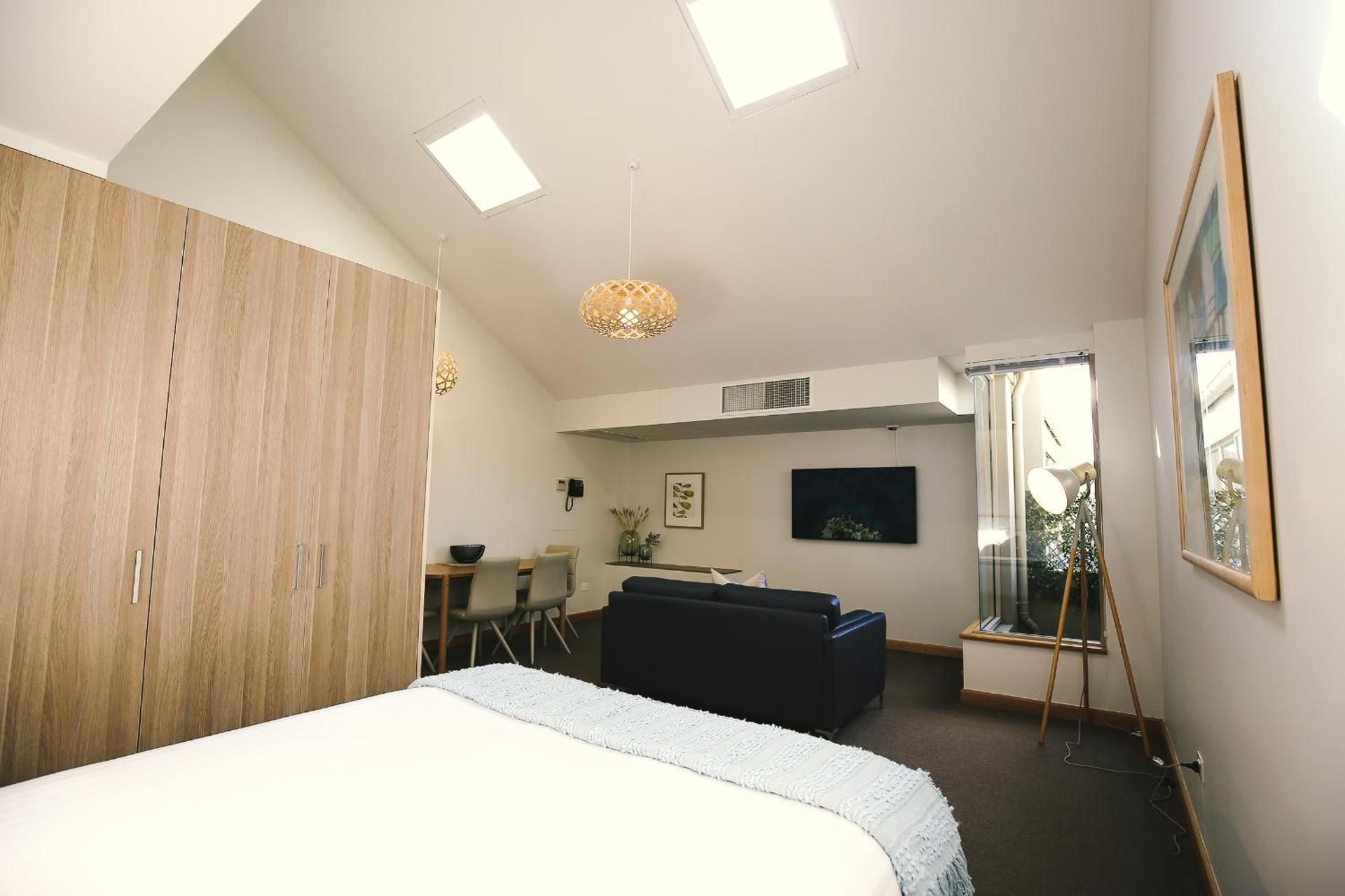 Deluxe Queen Suite