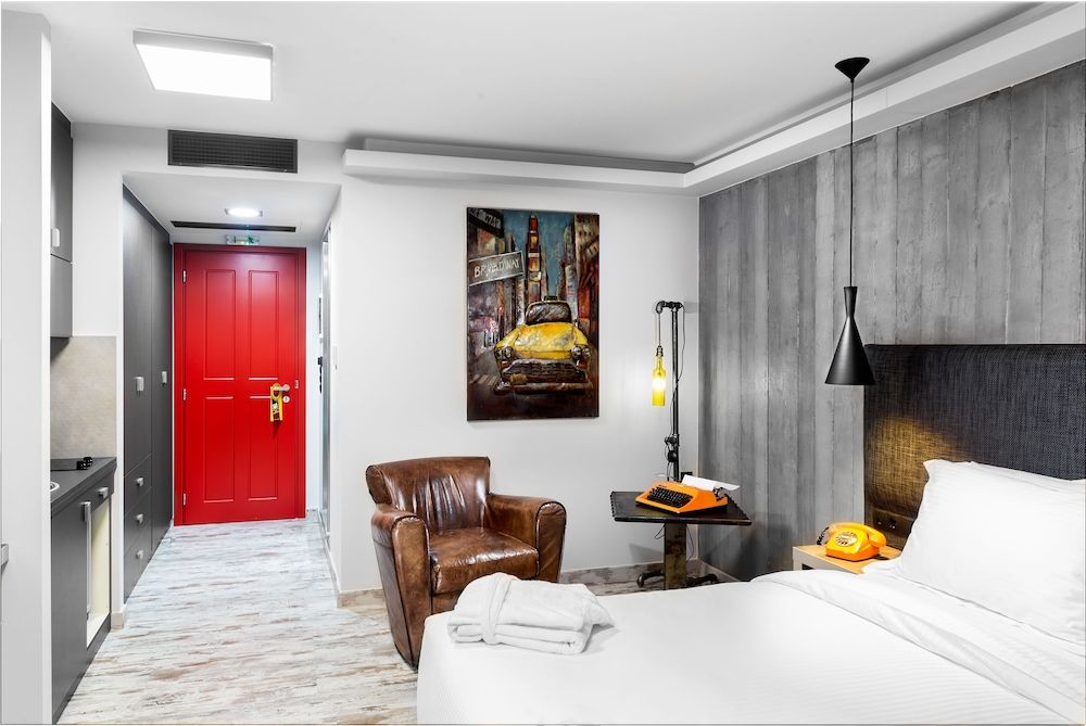 360 Degrees Deluxe Double Room, City View 7