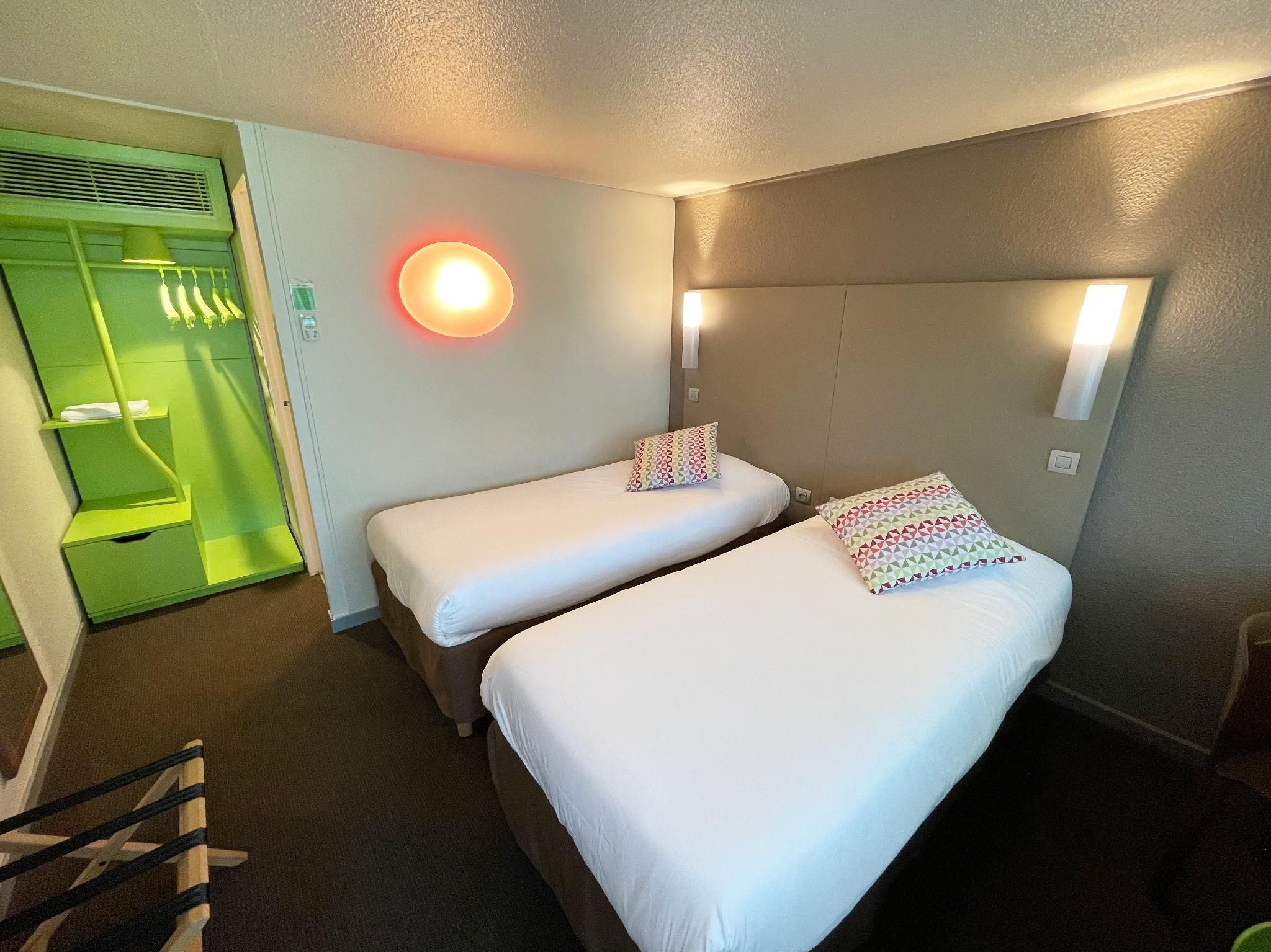 Room Next Generation - 2 Single Beds 1 Junior Bed up to 10 years