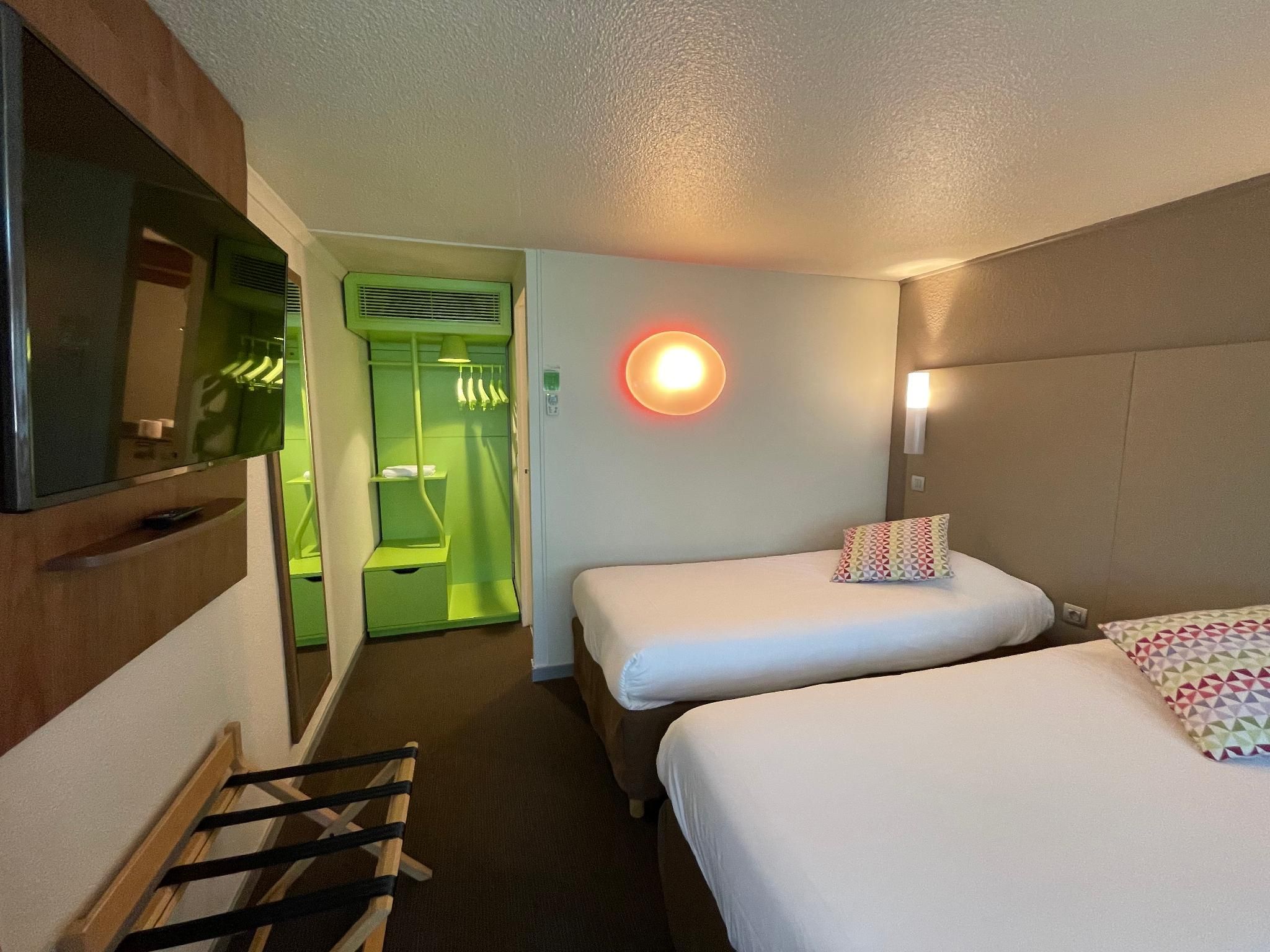 Room Next Generation - 2 Single Beds