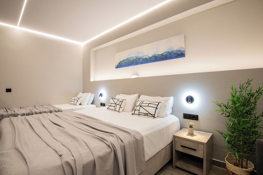 Deluxe Studio, Pool View (2-3 adults)