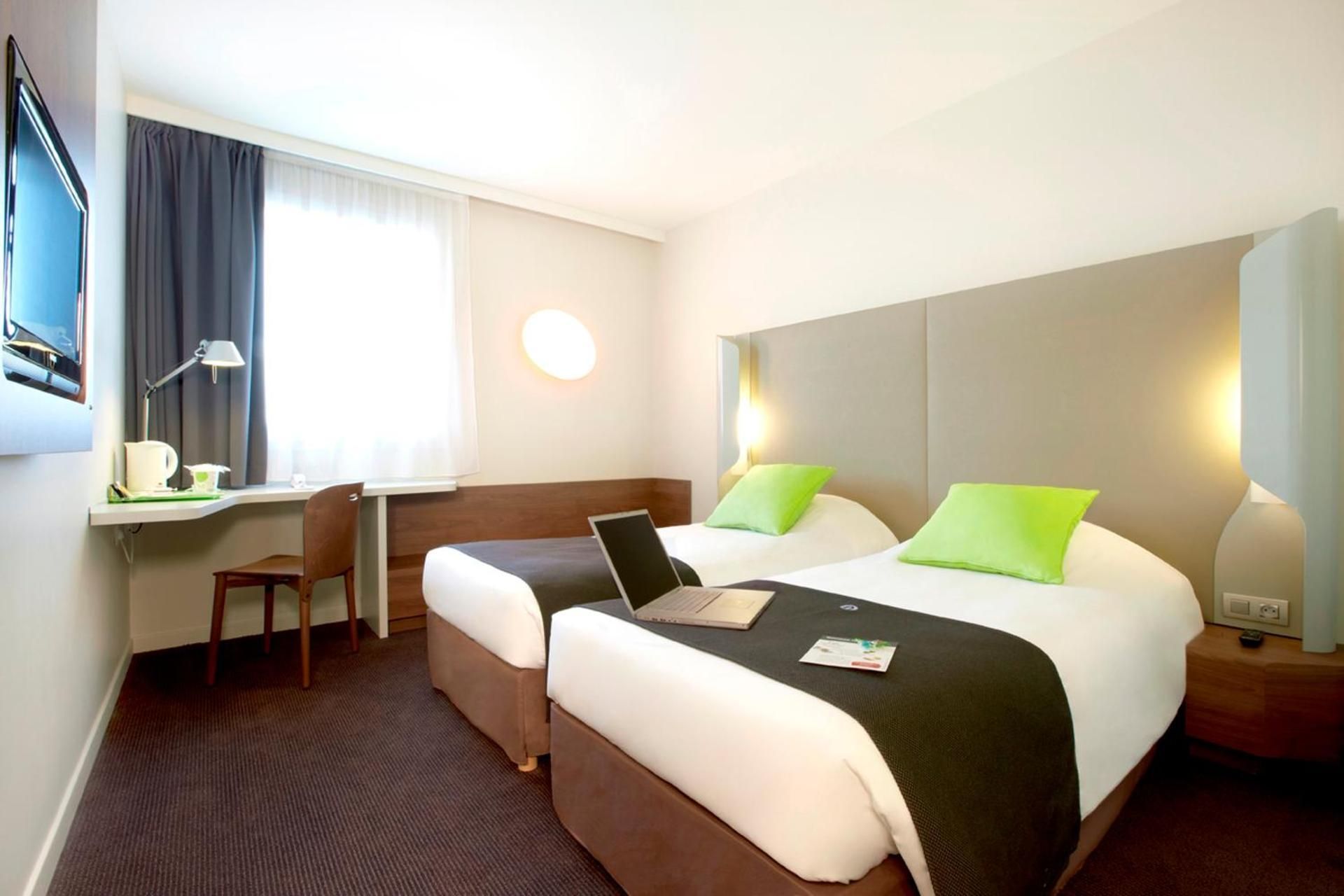 2 Single Beds
