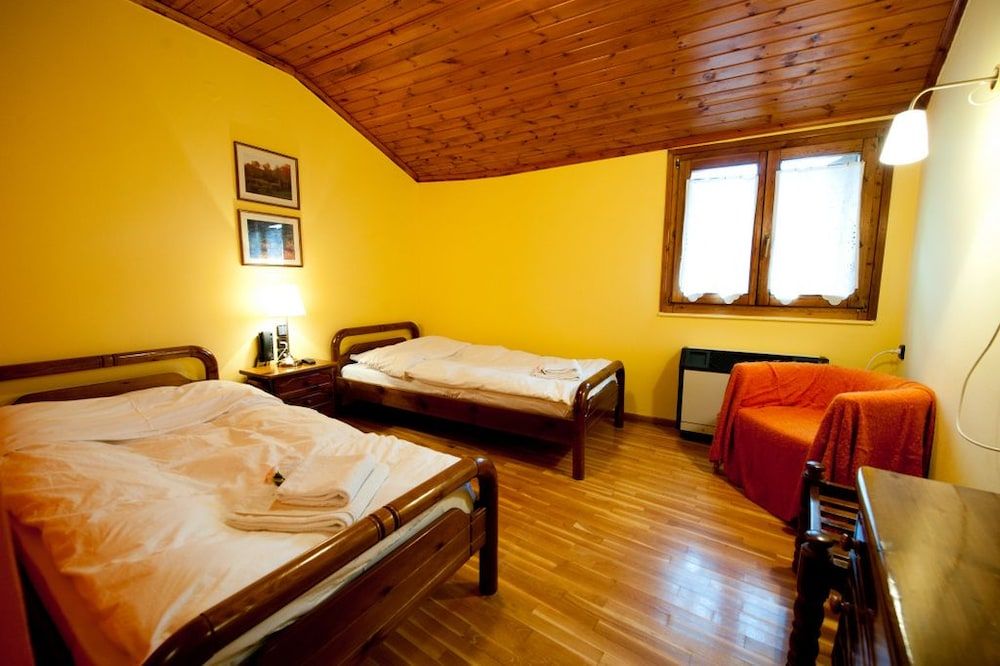 To Balcony tis Agorianis Classic Room, Mountain View 3