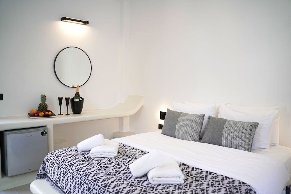 King's Suites Deluxe Room 4