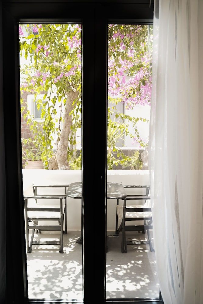 King's Suites Deluxe Room 12