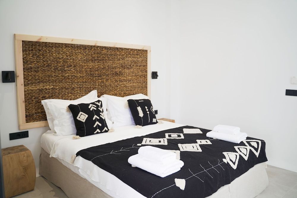 King's Suites Deluxe Room 7