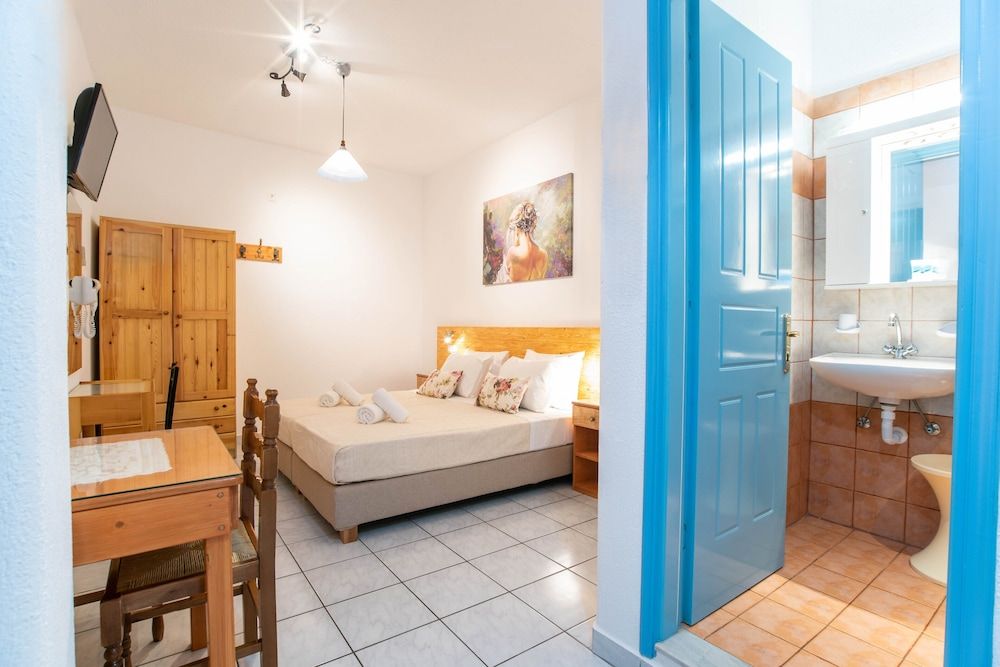 Comfort Room (Semi basement, shared veranda)