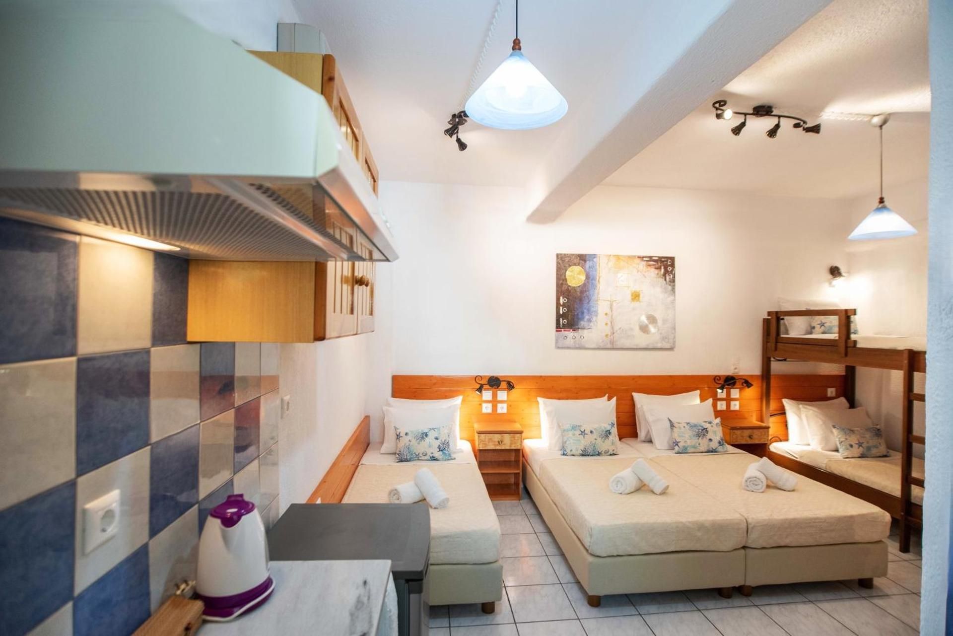 Economy Family Room (4-5 Adults) - Semi Basement