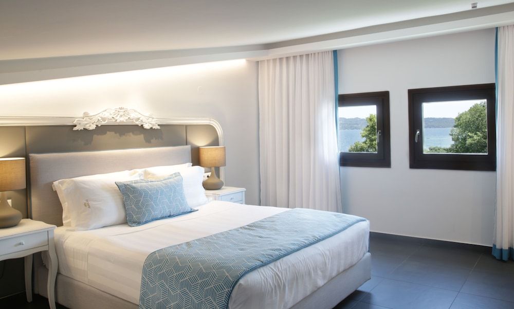 One Bedroom Suite with Sea View