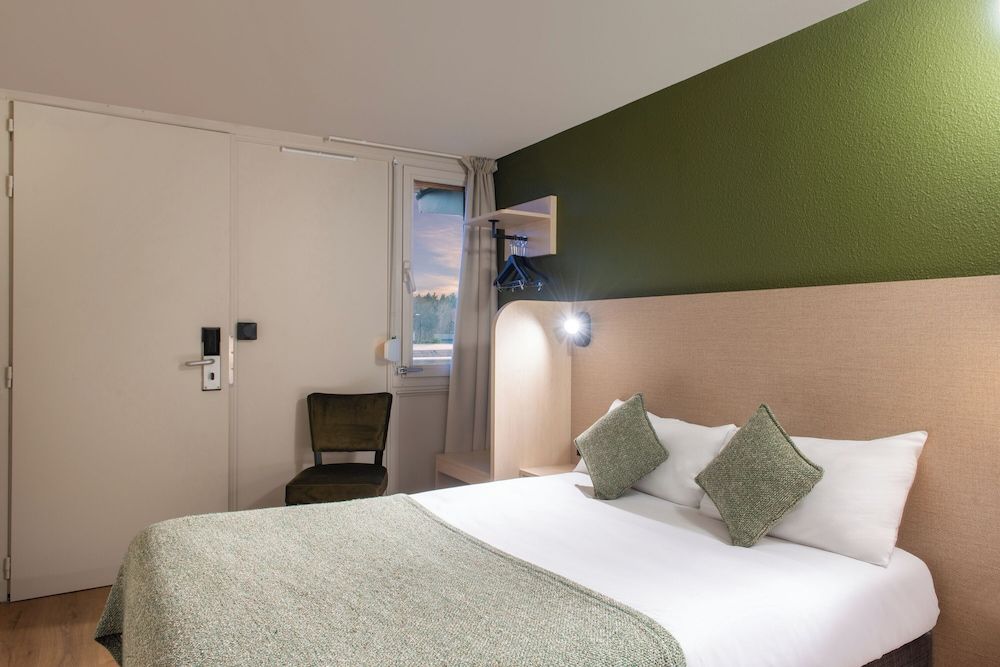 Hôtel d’Olivet Orléans Sud Deluxe Quadruple Room