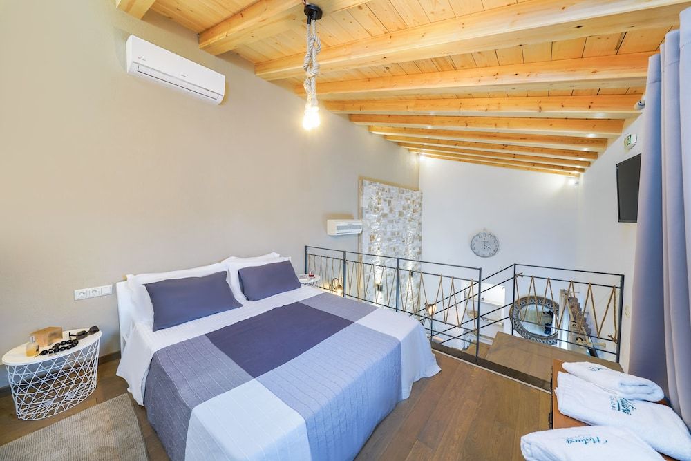 Deluxe Villa, 1 King Bed with Sofa bed, Pool Access, Pool View