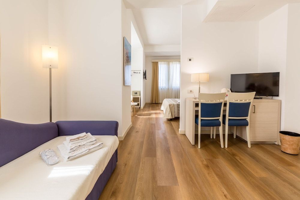 Hotel Catalunya Family Room 14