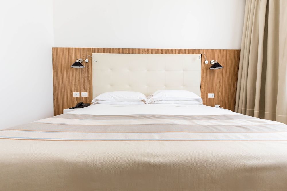 Hotel Catalunya Superior Double or Twin Room, Bay View 3