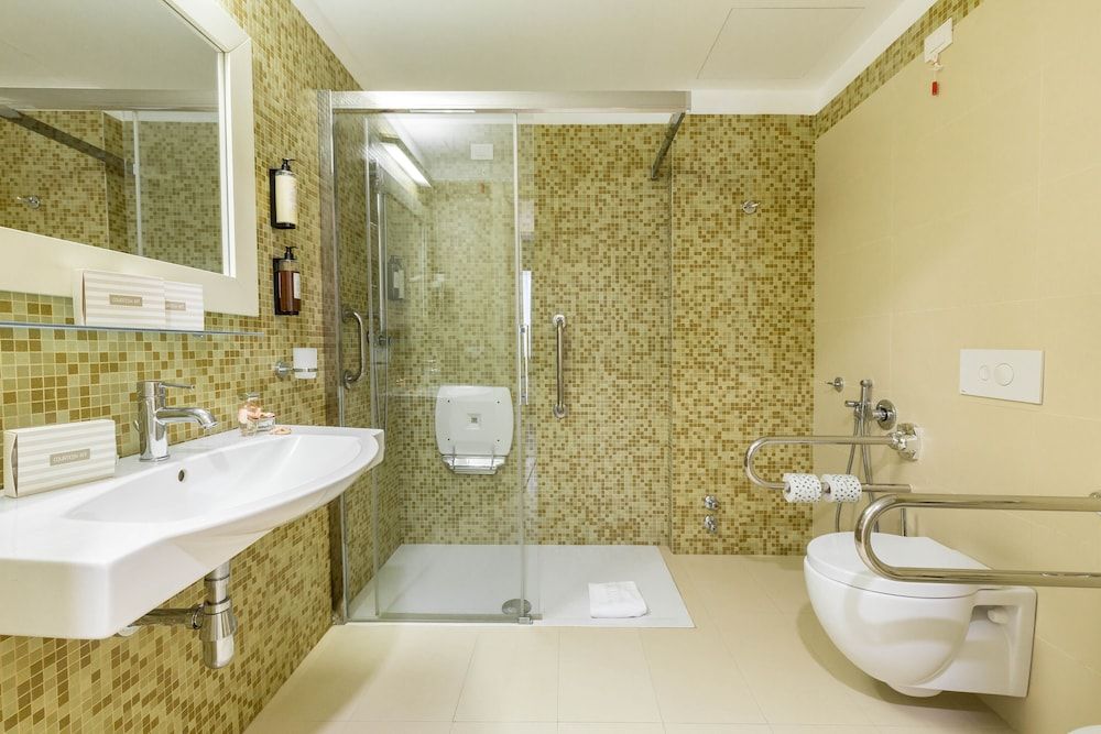 Hotel Catalunya Family Room 11