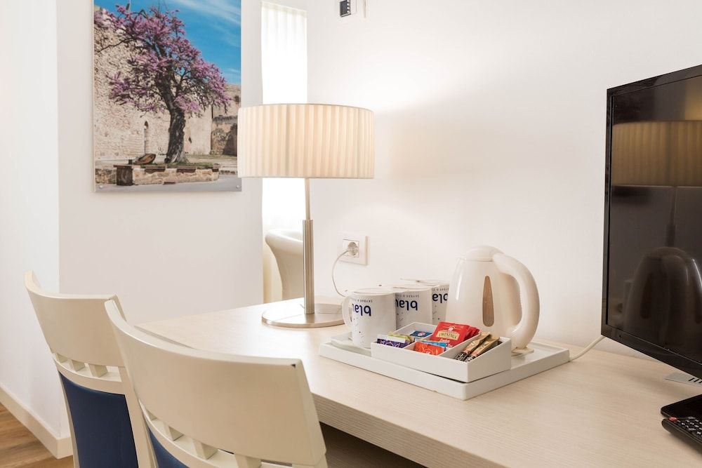 Hotel Catalunya Family Room 16