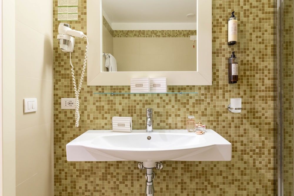 Hotel Catalunya Superior Double or Twin Room, Bay View 16