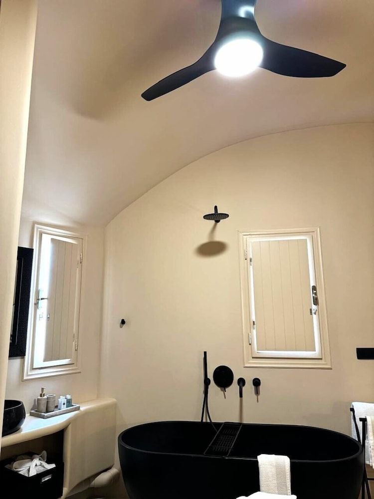 OIA Unique Homes by K&K Aram Suite with Sea View by K&K 4