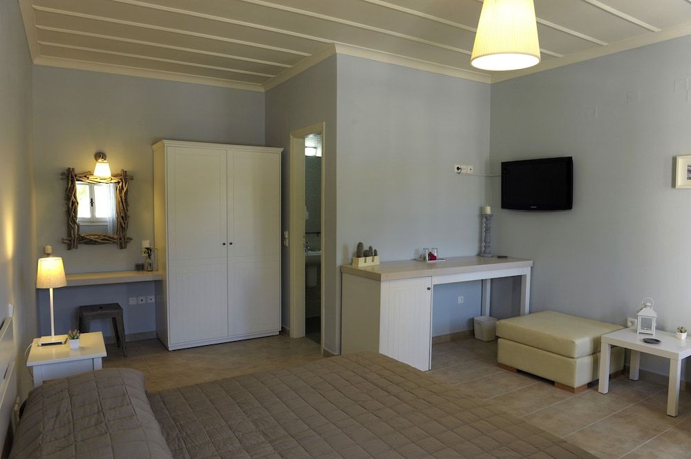 Almyris Superior Room 3