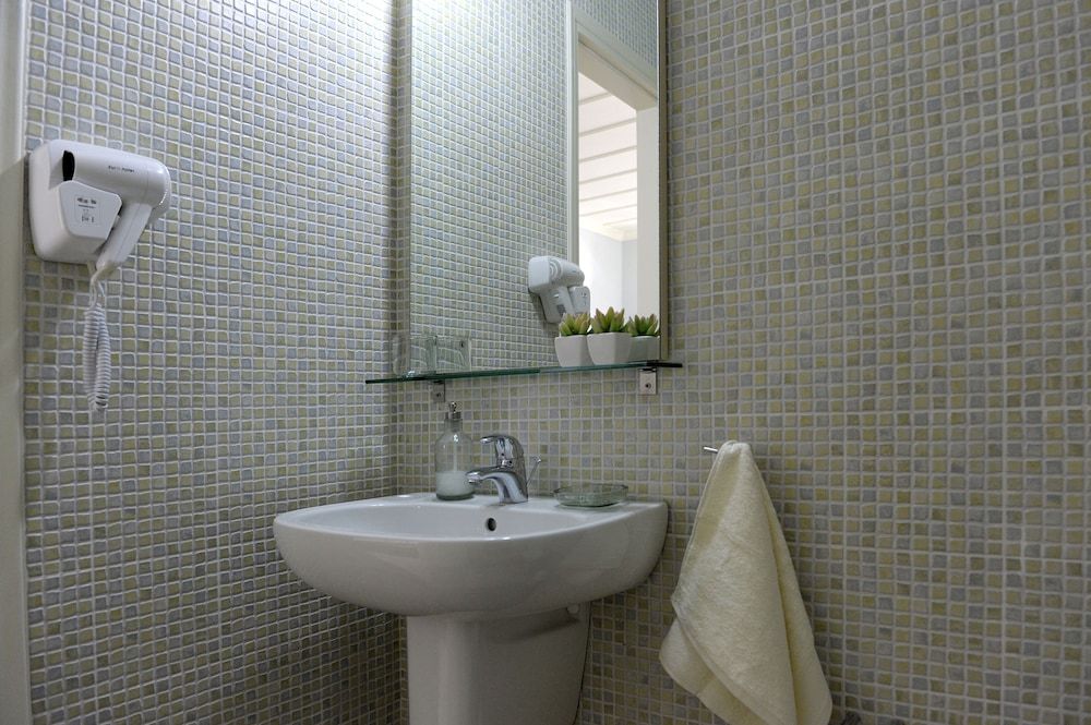 Almyris Superior Room 6