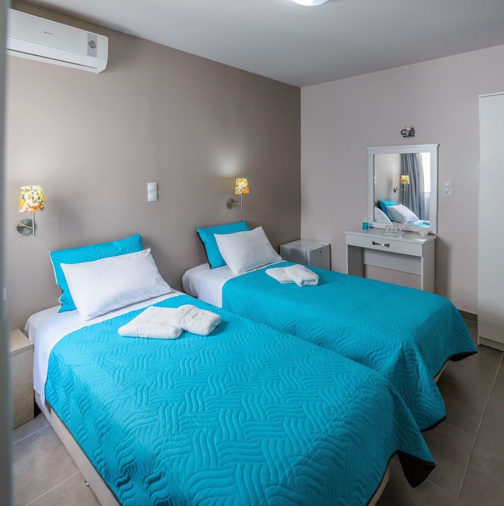 Hotel Lux Twin Room, 2 Twin Beds 4