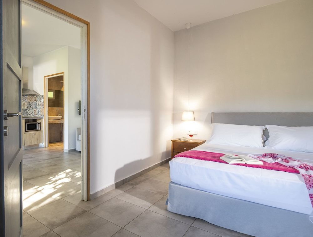 1 Bedroom Bungalow with Private Garden