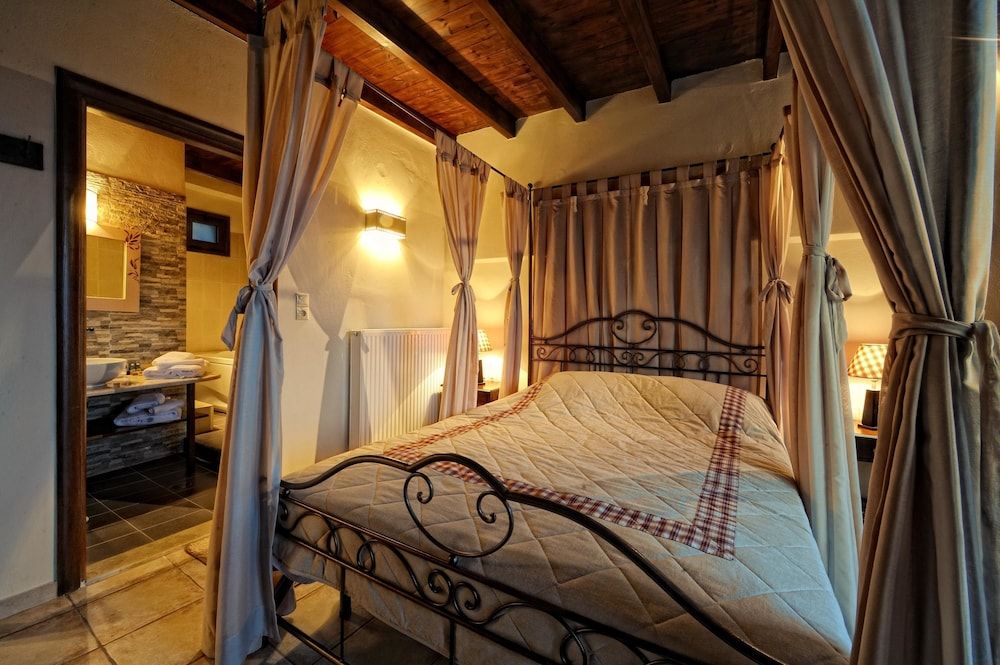 Superior Duplex, Double or 1 Twin, Sea View, Jetted Tub