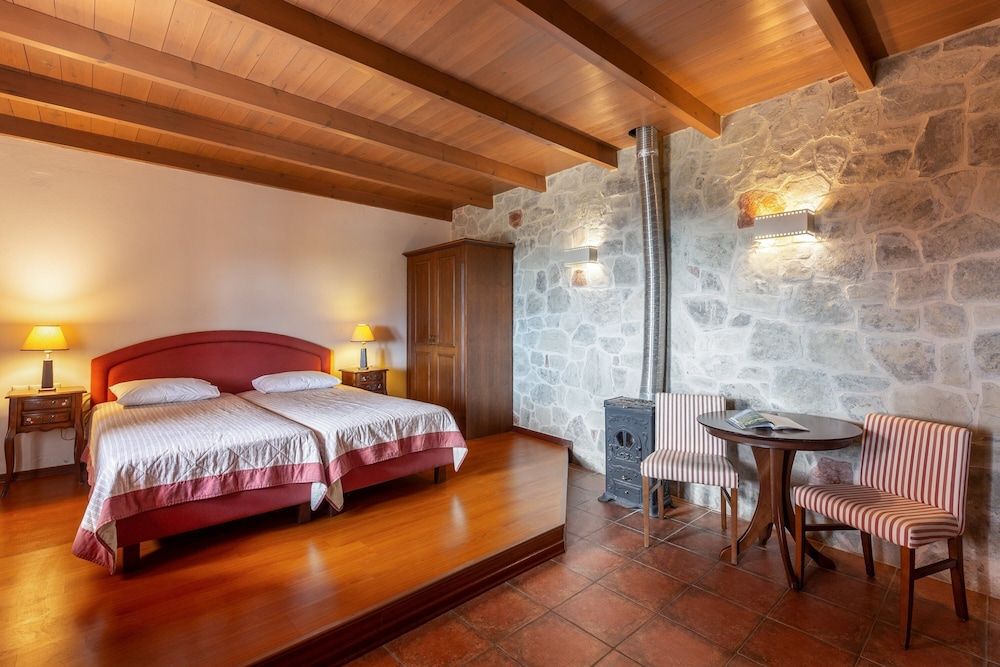 Classic, Double and Sofa Bed, Mountain View, Jetted Tub