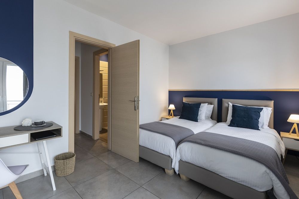 Hotel Kontes Superior Suite 8