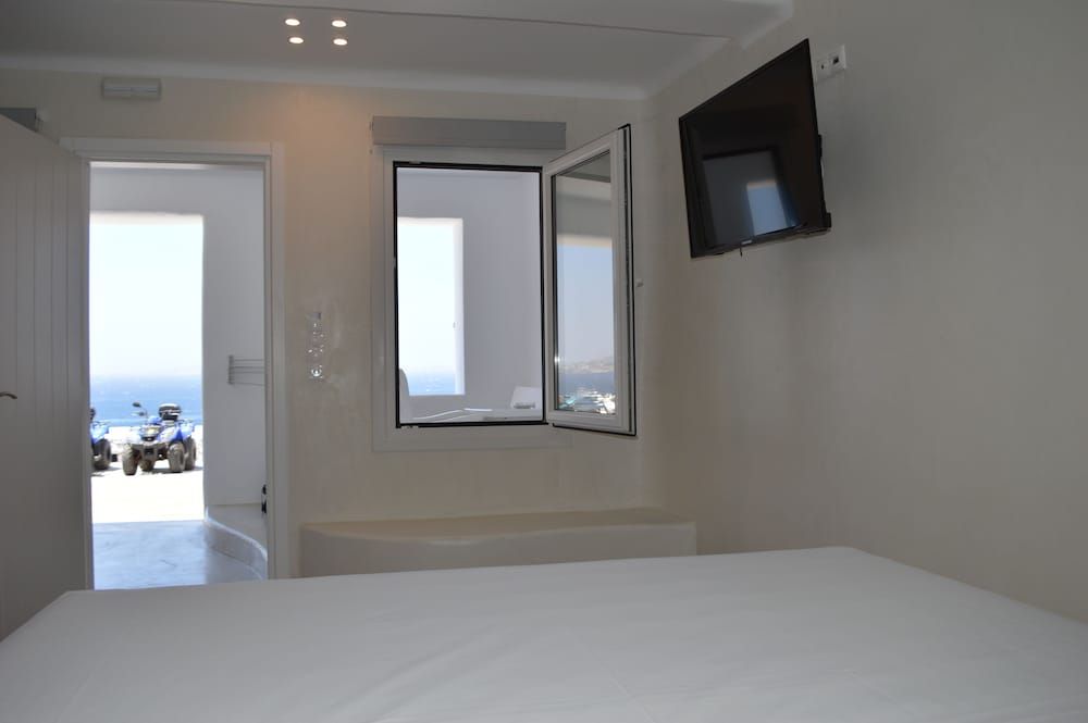 Flaskos Suites Comfort Suite Ground Floor 3