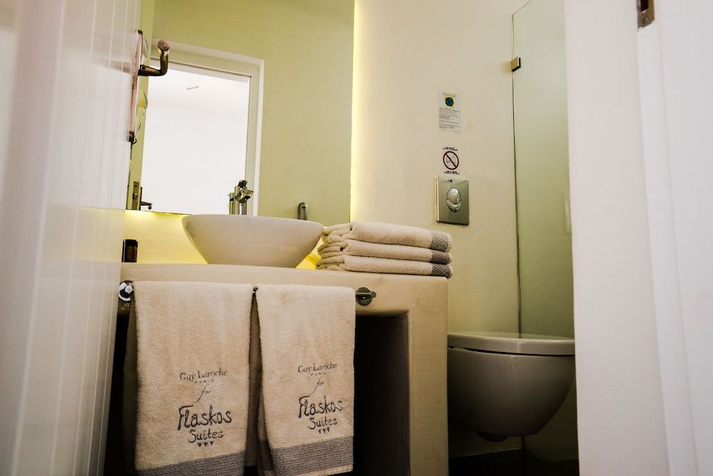 Flaskos Suites Comfort Suite Ground Floor 8