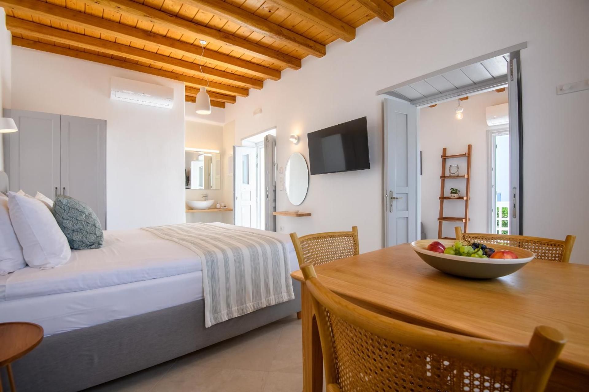 Deluxe Apartment with Balcony and Sea View