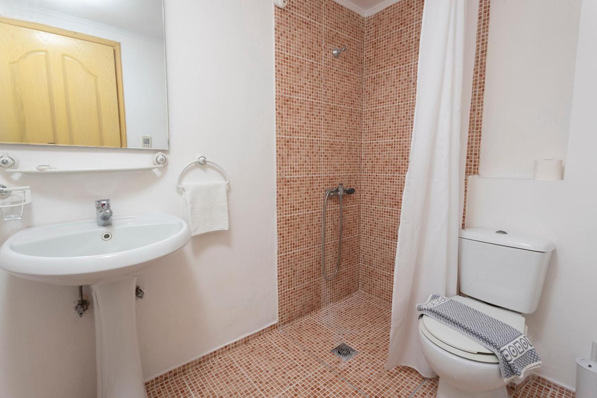 Studio (3 Adults)