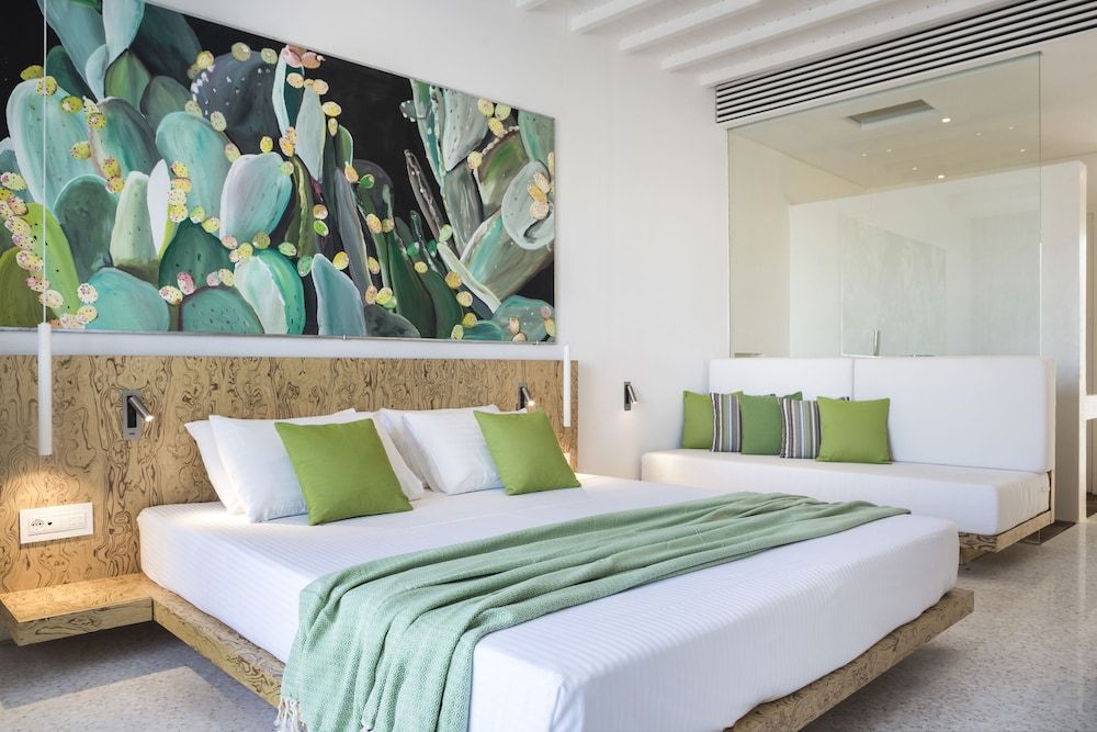 Mykonos Dove Beachfront Hotel Relax Suite with Hot Tub