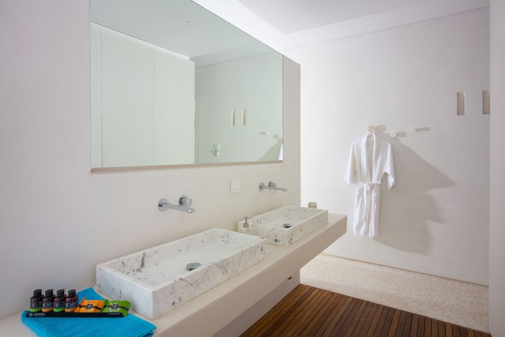 Mykonos Dove Beachfront Hotel Relax Suite with Hot Tub 2