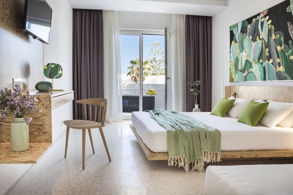 Mykonos Dove Beachfront Hotel Relax Suite with Hot Tub 3