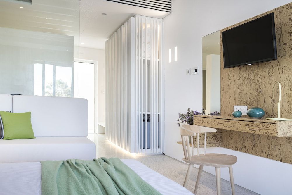 Mykonos Dove Beachfront Hotel Relax Suite with Hot Tub 6