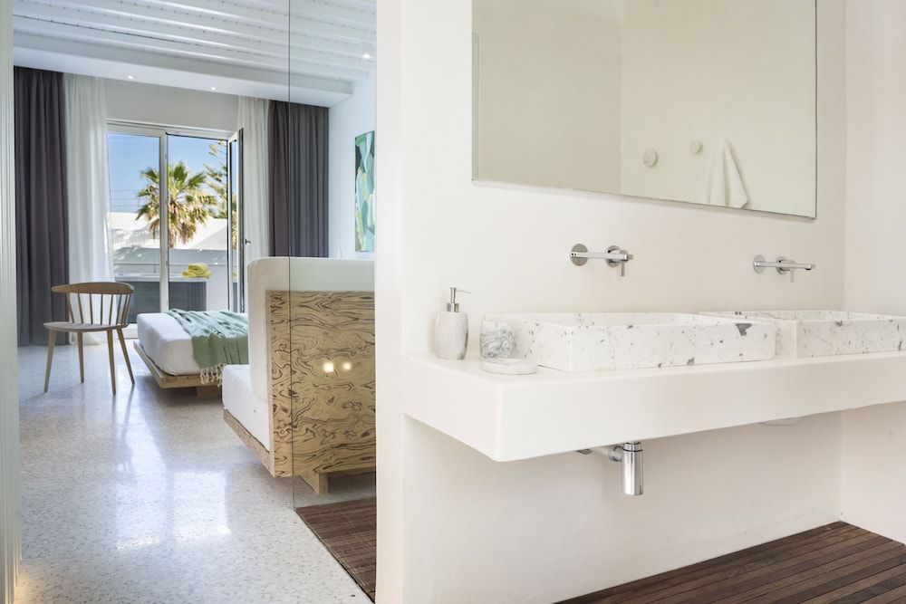 Mykonos Dove Beachfront Hotel Relax Suite with Hot Tub 4