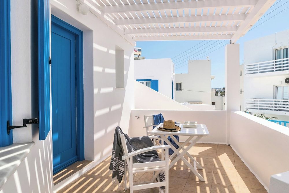 Livanios Studios Deluxe Studio (No 6) 3